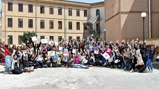 Mazara, gli studenti dell'I.C. Borsellino-Ajello partecipano all'estemporanea di pittura organizzata dalla Pro Loco