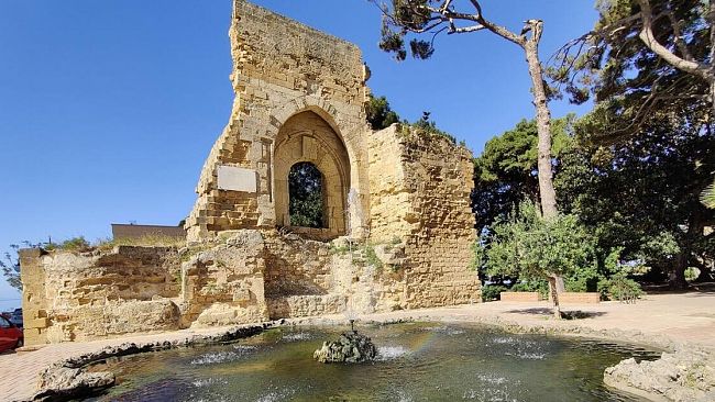 Mazara, l'Arco Normanno si illumina di bianco per la Giornata mondiale del Tumore al polmone