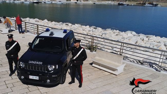 Castellammare del Golfo: evade dai domiciliari e aggredisce il padre. Arrestato 22enne