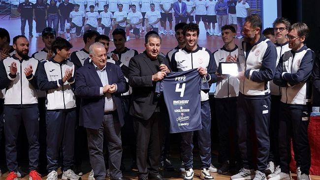 Il tecnico della Nazionale Fefè De Giorgi incontra l'EnergyTime Spike Devils, prima del big match con Gioia del Colle