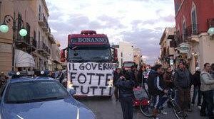 L’Italia si ferma. Organizzati due blocchi di camion e tir sulla Ss115