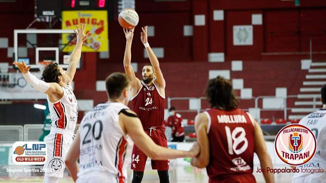 Pallacanestro Trapani, esordio drammatico: Tortona domina al PalaConad e vince 85-57