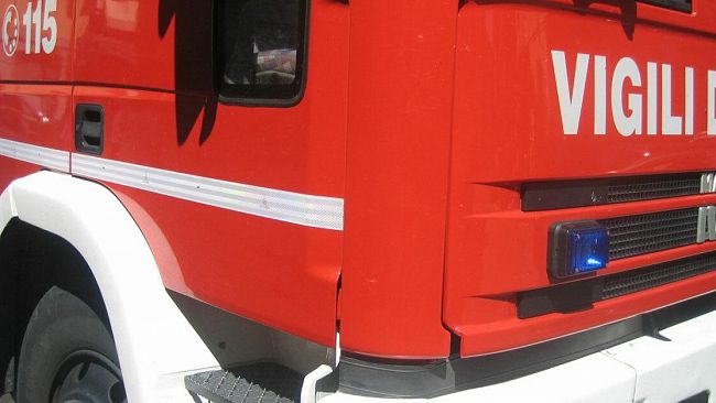 Marsala, incendio in struttura per immigrati.
