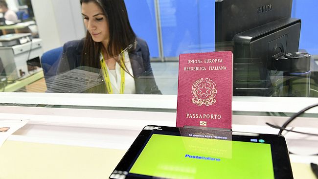 A Castellammare il passaporto è a portata di...Poste