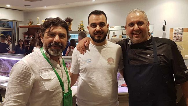 VIDEO – Mazara, la Macelleria Bianco inaugura lo “street food”