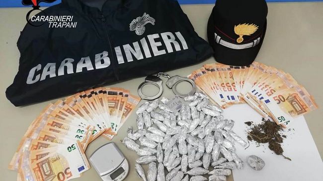 Trapani, spaccio di droga. I carabinieri arrestano due persone