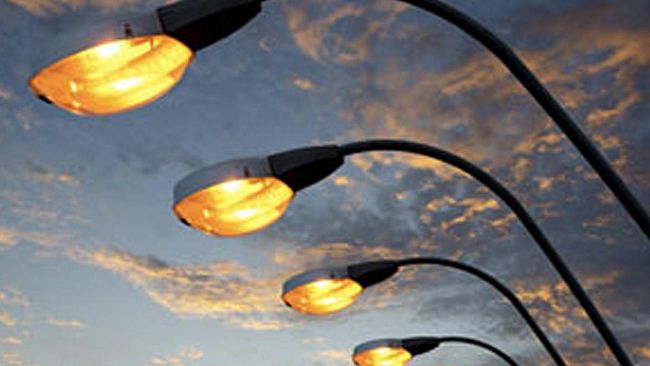 Due progetti per sostituire l’illuminazione in città