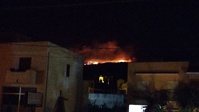 Fiamme al monte Sparagio