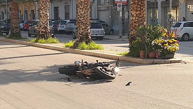 ​Incidente a Trapani, scontro tra una motocicletta e un'auto