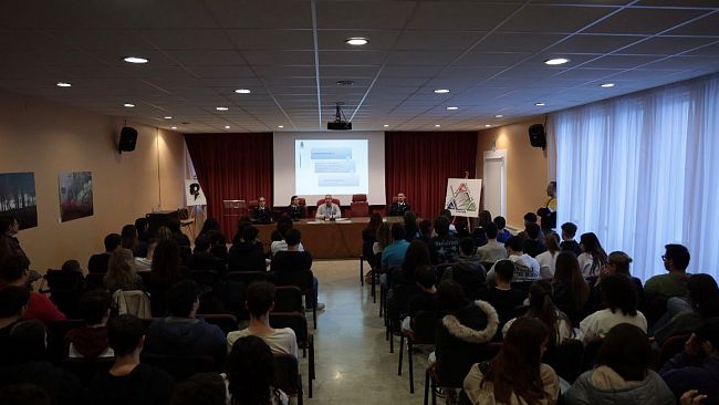 Progetto “Questo non è amore”: la Polizia incontra gli studenti del “Calvino – Amico” e “Florio”