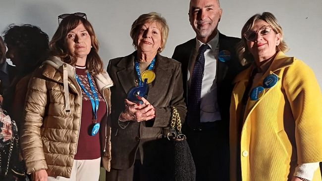 Mazara, la prof.ssa Lina Tommaso riceve riconoscimento dall'AIRC 