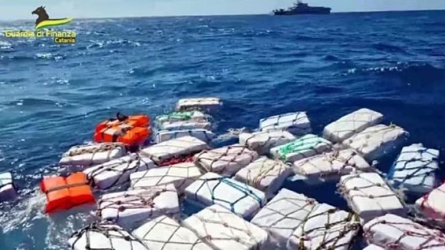 GdF, sequestro record di circa 2 tonnellate di cocaina