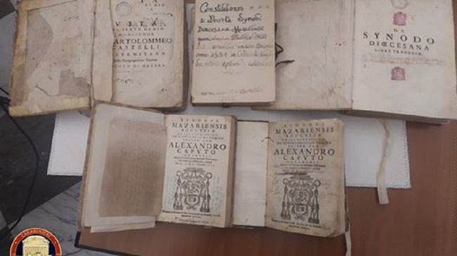 Restituiti 5.000 documenti alla Diocesi di Mazara databili tra il 1400 e il 1800