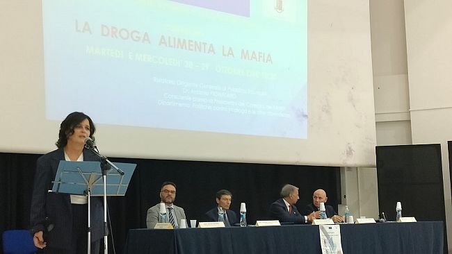 Mazara, all'I.S. “Francesco Ferrara” il convegno promosso dalla Questura di Trapani “La droga alimenta la mafia”