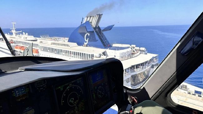 Elicottero dell’Aeronautica recupera uomo colto da malore su nave da crociera