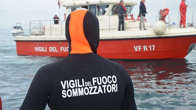 Mazara, corpo di un uomo in mare: ricerche del nucleo subacqueo dei vigili del fuoco 