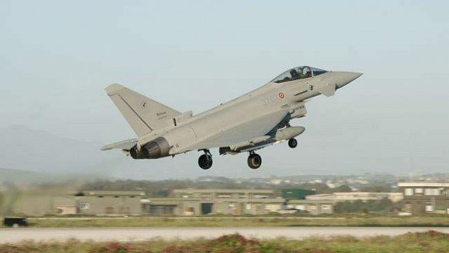 Caccia Eurofighter intercettano velivolo civile che aveva perso il contatto