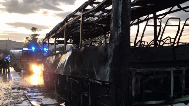 E' di una persona contusa il bilancio dell'incendio scoppiato a bordo di un bus a Gibellina