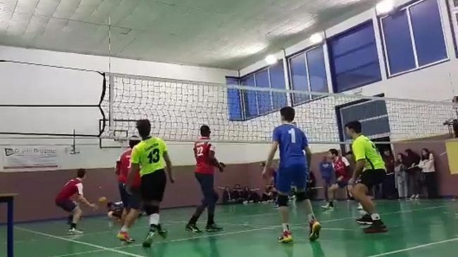 VIDEO – Pallavolo Mazara ’95, sulle ali della festa verso il record: con il Club Leoni è 11° 3-0 della stagione. Intervista a Antony Ferro