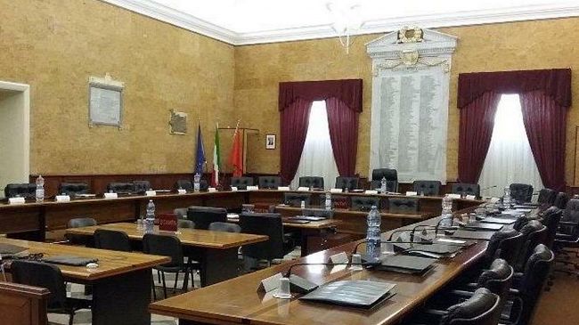 Seduta fiume ieri pomeriggio del Consiglio comunale di Marsala
