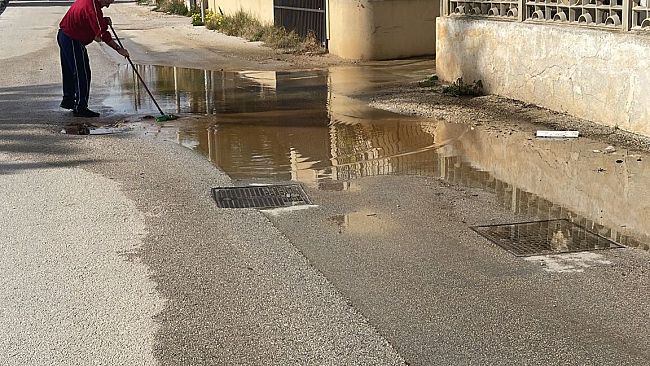 Il lettore segnala: perdita d'acqua in via Apollodoro a Marinella di Selinunte