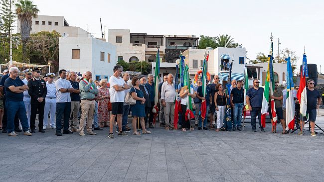Pantelleria si raccoglie per omaggiare Giorgio Armani 