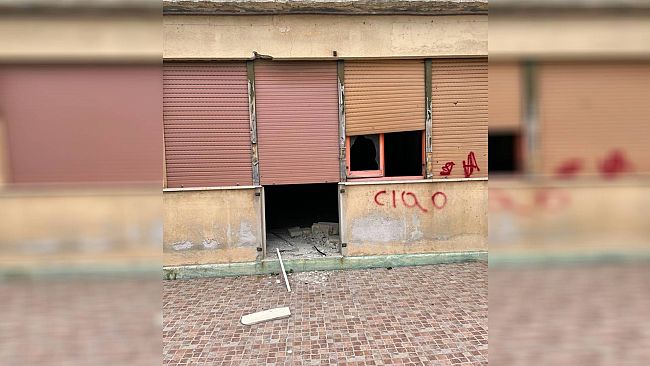Trapani, ex asilo vandalizzato: i cittadini insorgono