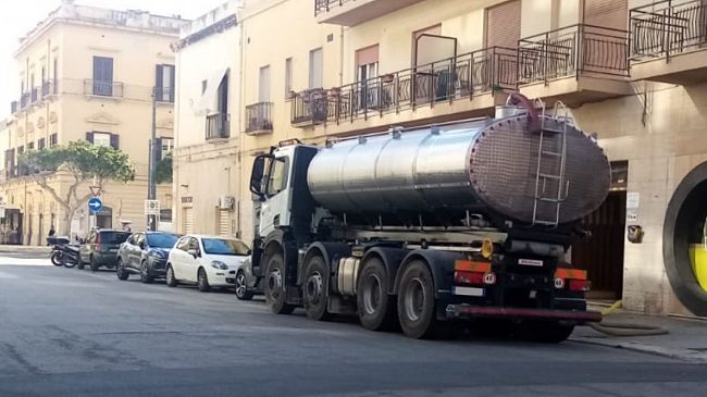 ​Acqua inquinata a Trapani, 50 mila euro dal fondo di riserva per noleggio autobotti