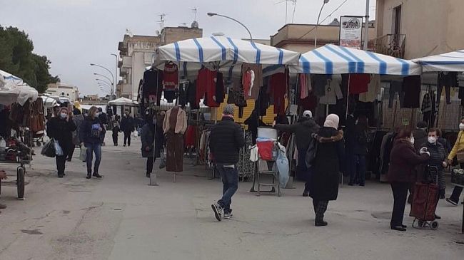 Non ci sono richieste e lunedì non partirà il mercatino di Triscina