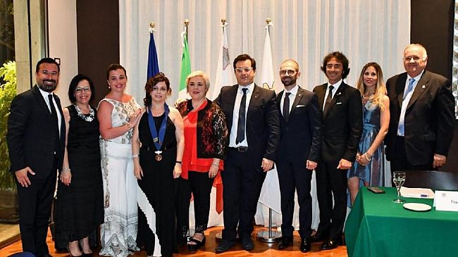 Passaggio della campana al Rotary Club Partanna da Mimma Amari a Daniela De Simone