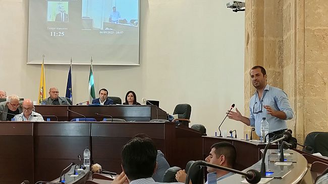 Mazara, Giorgio Randazzo torna in Consiglio comunale (e ad attaccare l’Amministrazione)
