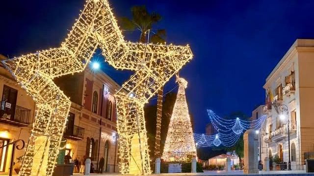 Natale ad Alcamo, in arrivo le luminarie. Affidato il servizio per 60 mila euro
