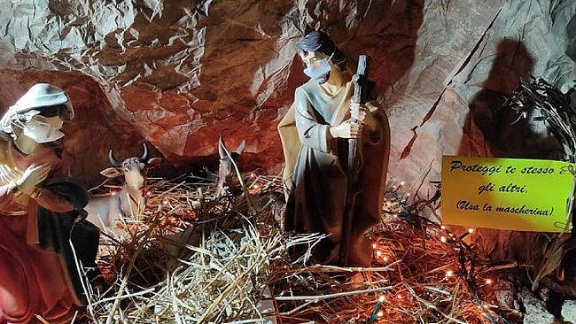 Castelvetrano,  a Santa Lucia anche le statue del presepe indossano la mascherina