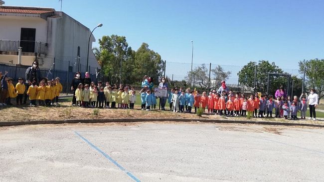 Un imprenditore ed i genitori finanziano la pulizia del giardino del Capuana 