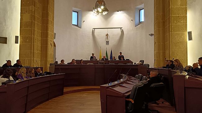 Mazara, in seduta-lampo il Consiglio comunale approva variazione al Bilancio di previsione e al DUP 
