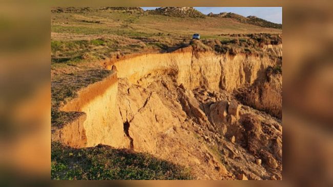 Capo Rossello: frana la collina sopra la spiaggia