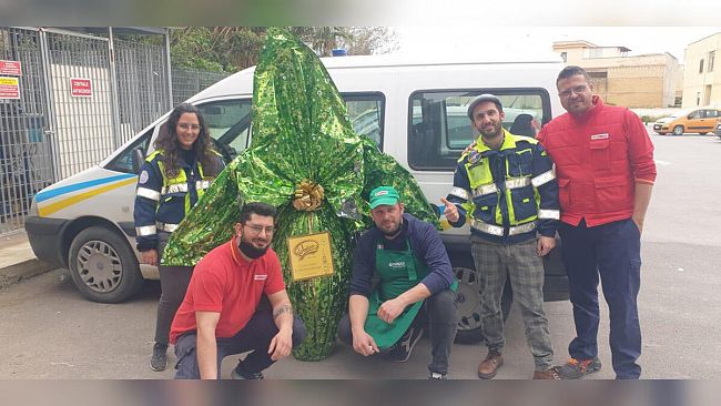 Maxi uovo di Pasqua donato al centro AIAS di Mazara