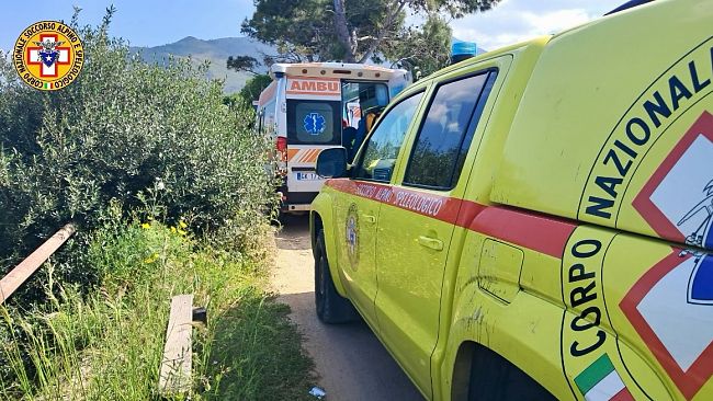 ​Cade sulla scogliera di Cala Rossa a Scopello, recuperato escursionista ferito