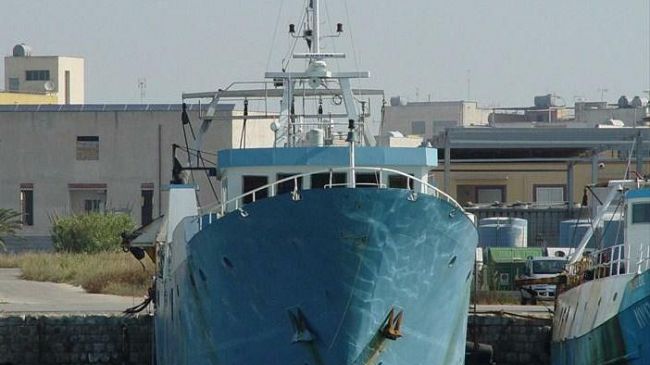 Rilasciato il motopesca “Pindaro”. Il Presidente del Distretto Pesca ringrazia l’Ambasciatore De Cardona. Il Vescovo: “Basta sequestri”
