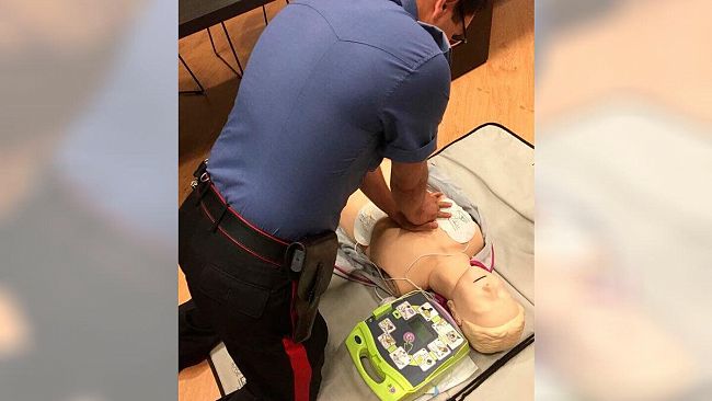 100-carabinieri-a-lezione-di-rianimazione-e-uso-del-defibrillatore