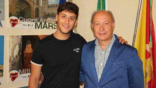 Incontro al palazzo muncipale fra il sindaco e il batterista marsalese Salvatore de Vita