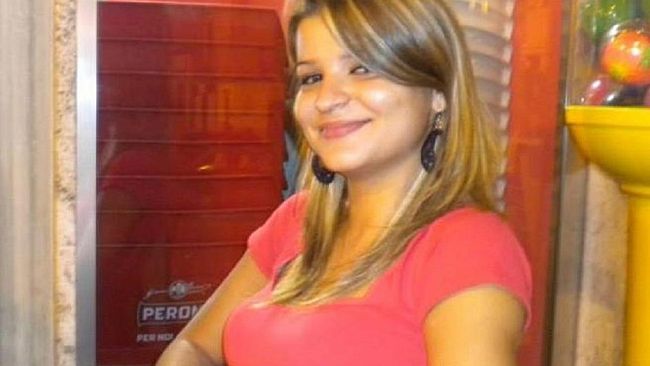 Durante la settimana contro la violenza sulle donne, Ana Maria uccisa con dieci coltellate al terzo mese di gravidanza