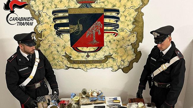Petrosino, sorpresi con la droga in casa: arrestati due spacciatori 