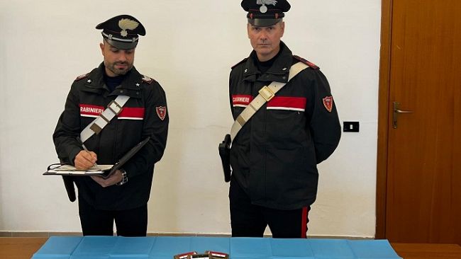 Marsala, sorpresi in strada con 300 gr di hashish. Arrestati due marsalesi
