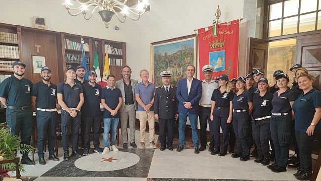 Marsala, presentati al sindaco i nuovi 15 agenti di Polizia Municipale stagionali