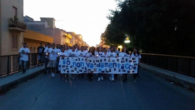 In centinaia al corteo per ricordare i fratelli Piero e Daniele Di Marco
