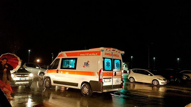 VIDEO – Mazara, 2 anziani investiti. Lungomare con scarsa illuminazione e strisce pedonali invisibili
