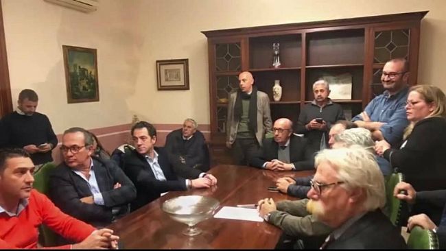 Pino Bianco è il candidato a sindaco di Cristaldi, siglato “accordo futurista”…Non ci sono più le mezze stagioni!