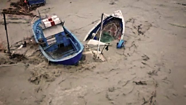 VIDEO – Il grave rischio dei detriti per le imbarcazioni da pesca dopo la piena del Mazaro