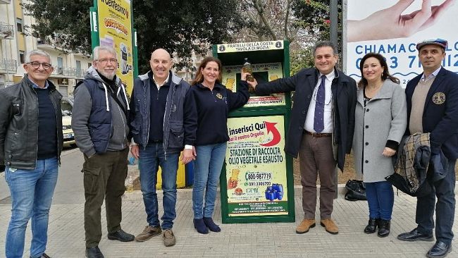 Marsala, collocato in piazza Pizzo il primo contenitore per oli esausti